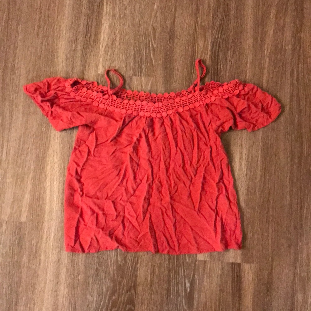 Off the shoulder tee